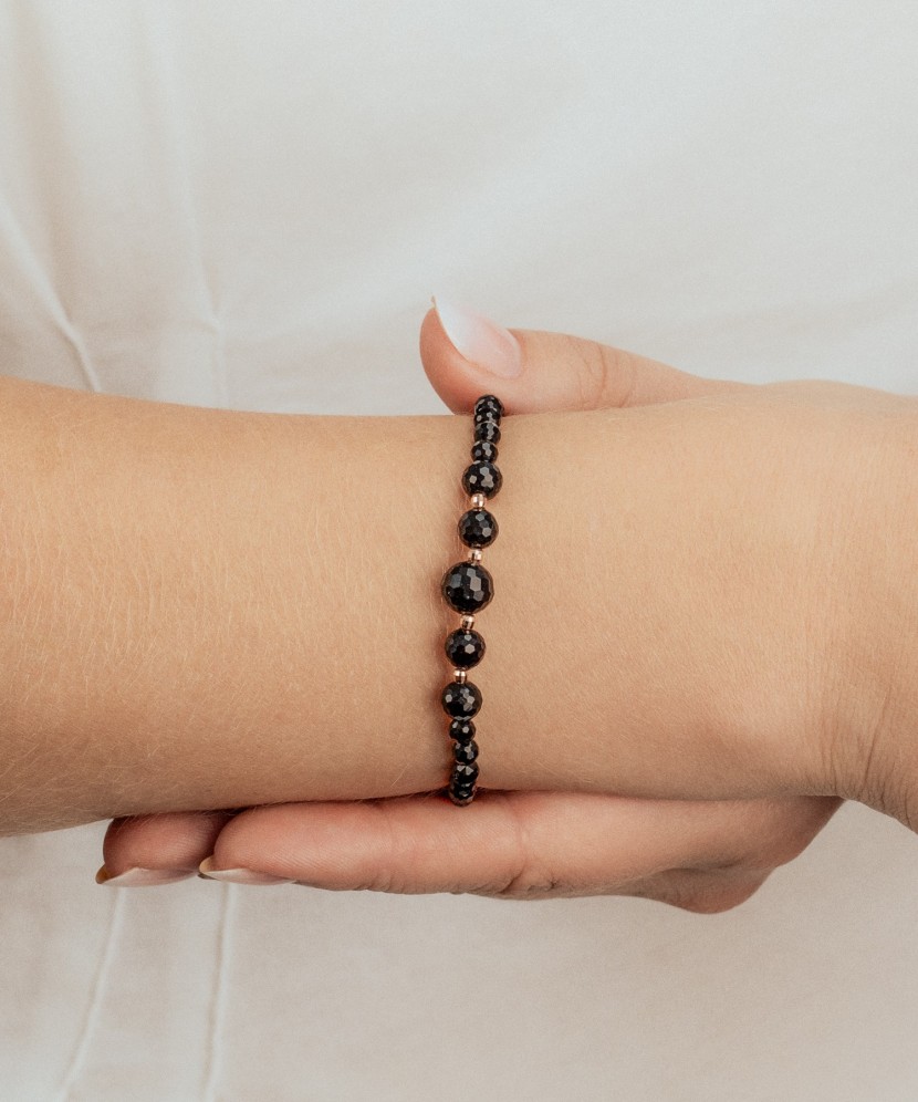 Apyrankė su oniksais ir auksu