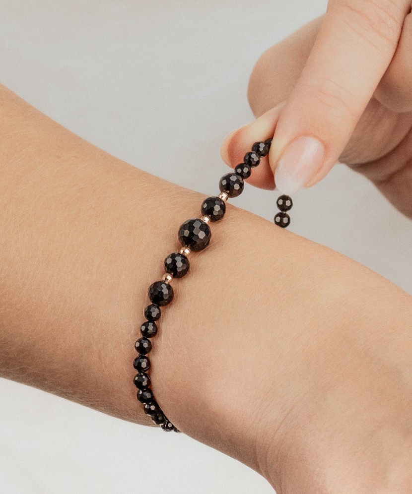 Apyrankė su oniksais ir auksu