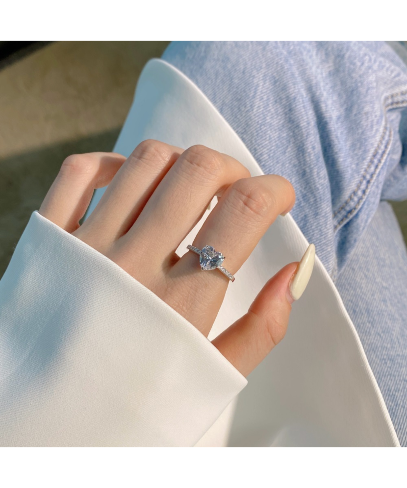 Sidabrinis žiedas su cirkoniais