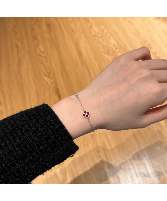 Sidabrinė apyrankė su cirkoniais ir perlamutru