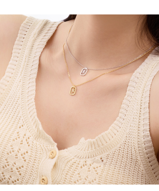 Sidabrinė grandinėlė su cirkonio pakabuku "Raidė K"