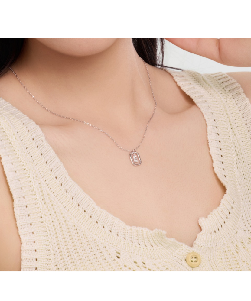 Sidabrinė grandinėlė su cirkonio pakabuku "Raidė E"