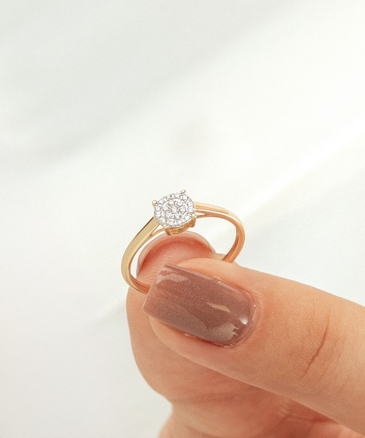 Geltono aukso žiedas su deimantais