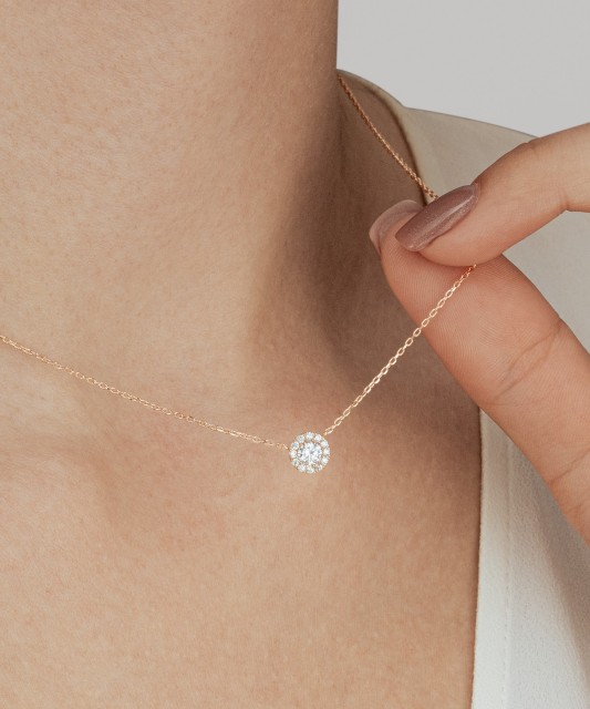 Auksinė grandinėlė su cirkonio pakabuku