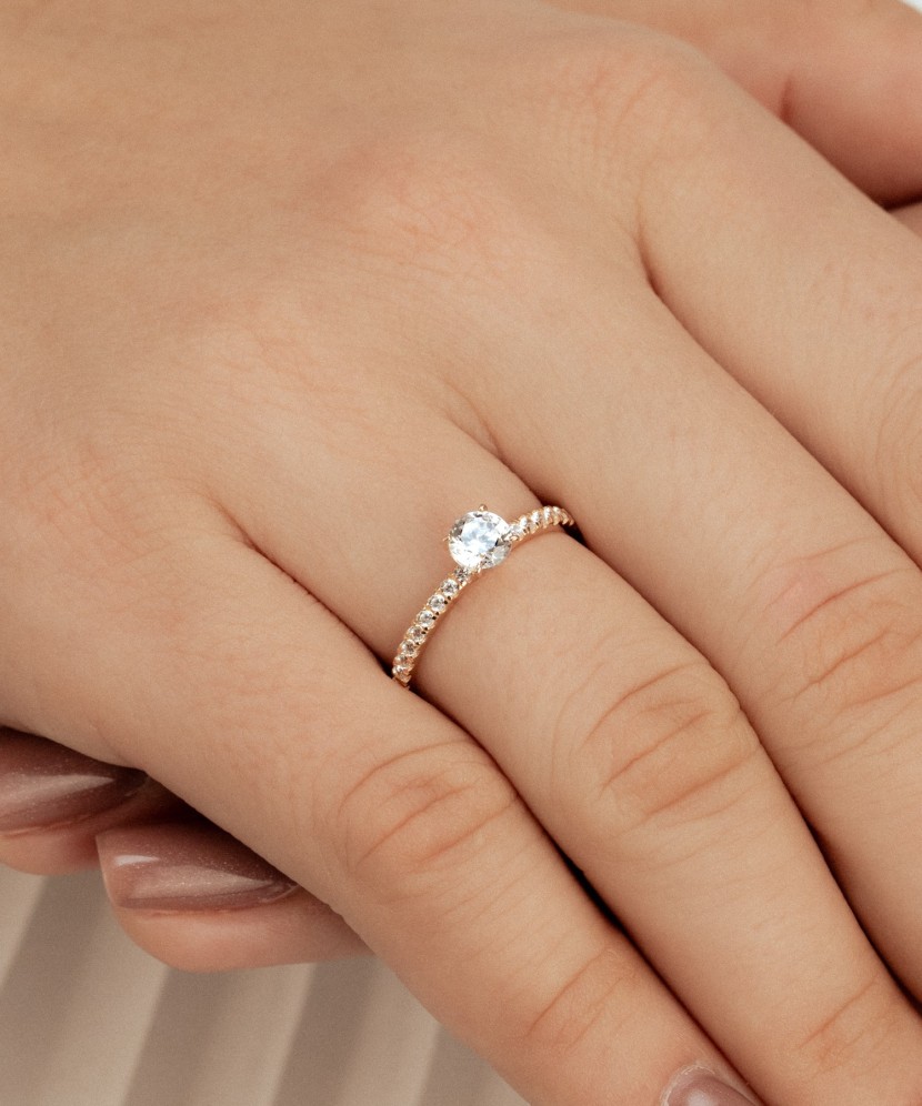 Auksinis žiedas su cirkoniais