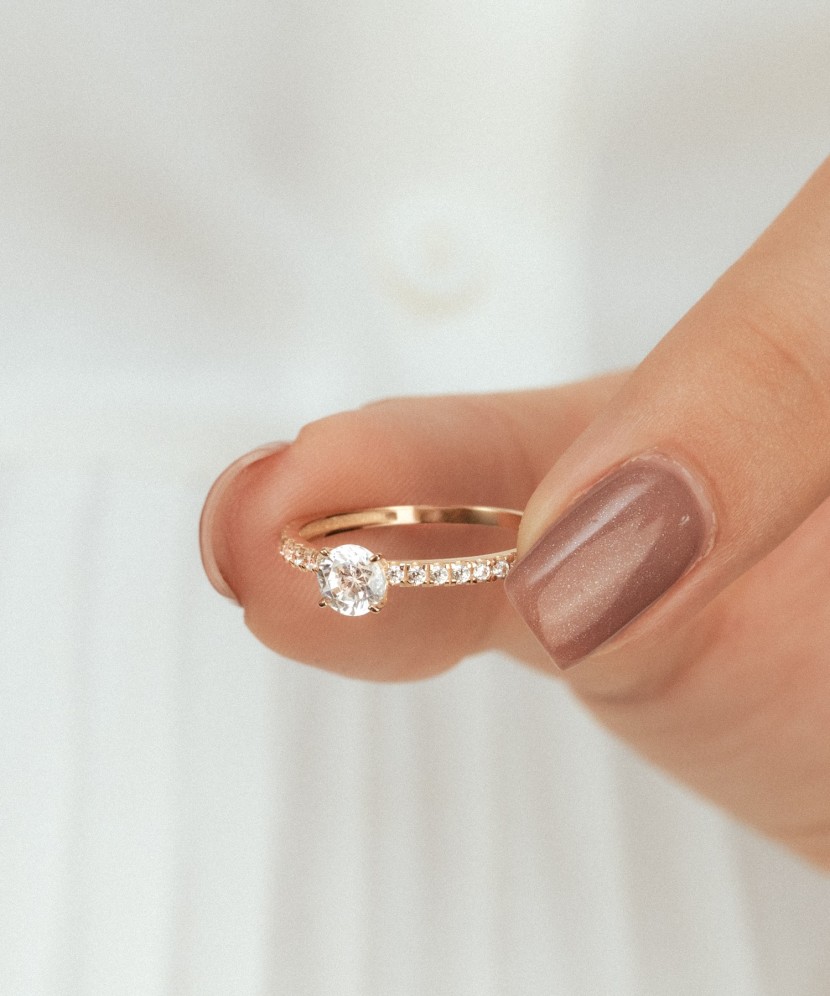 Auksinis žiedas su cirkoniais