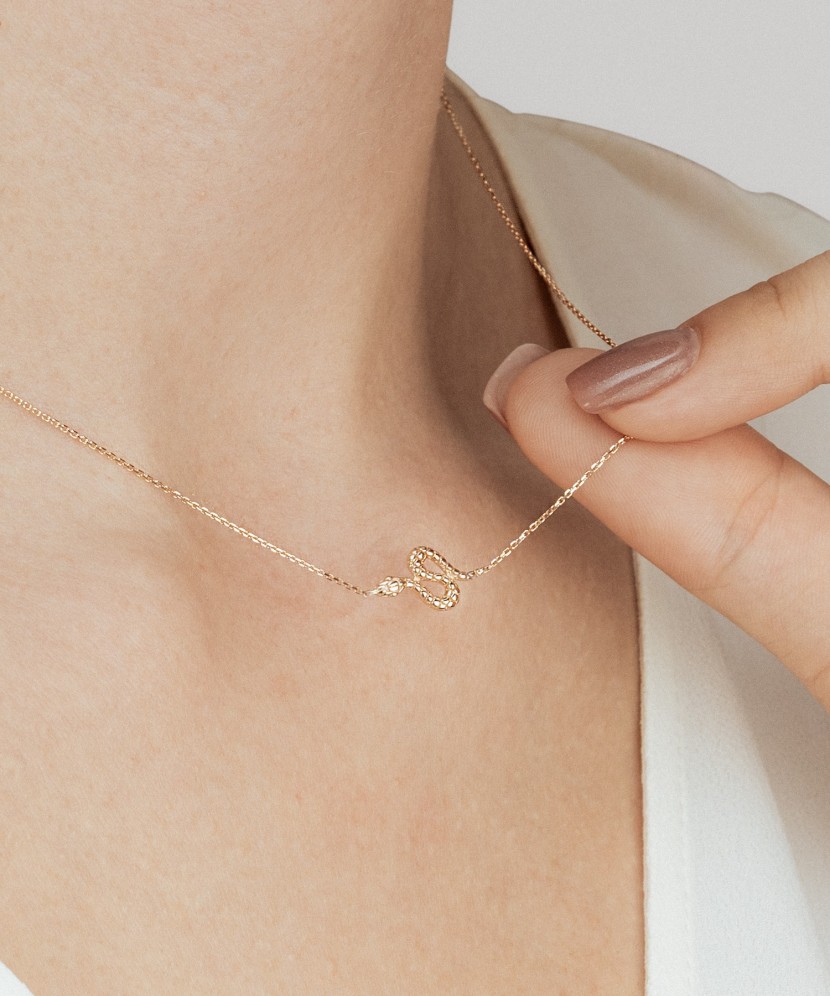 Auksinė grandinėlė su pakabuku "Gyvatė"