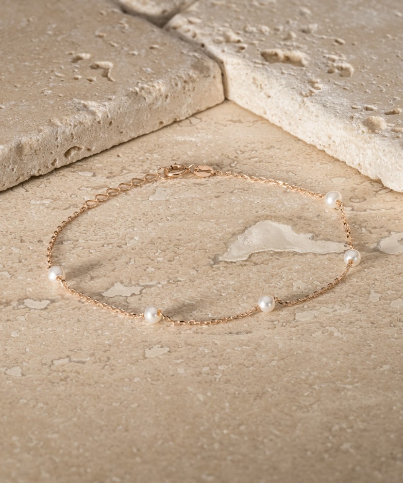 Auksinė apyrankė su perlais