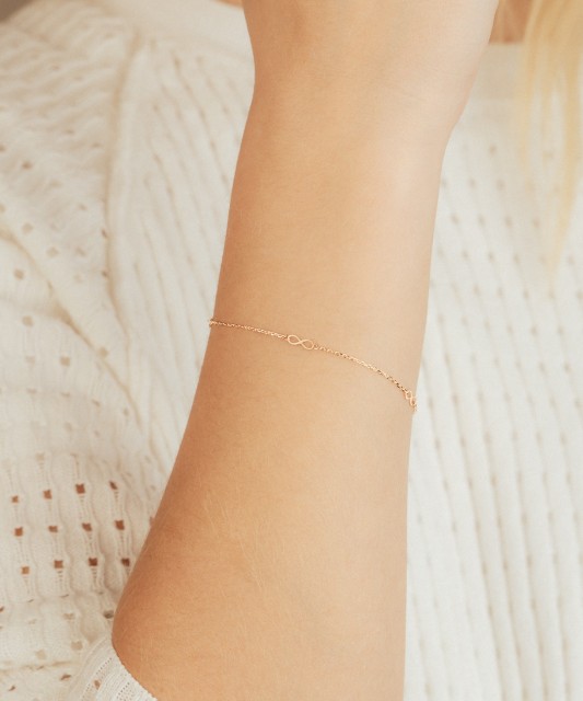 Auksinė apyrankė "Begalybė"