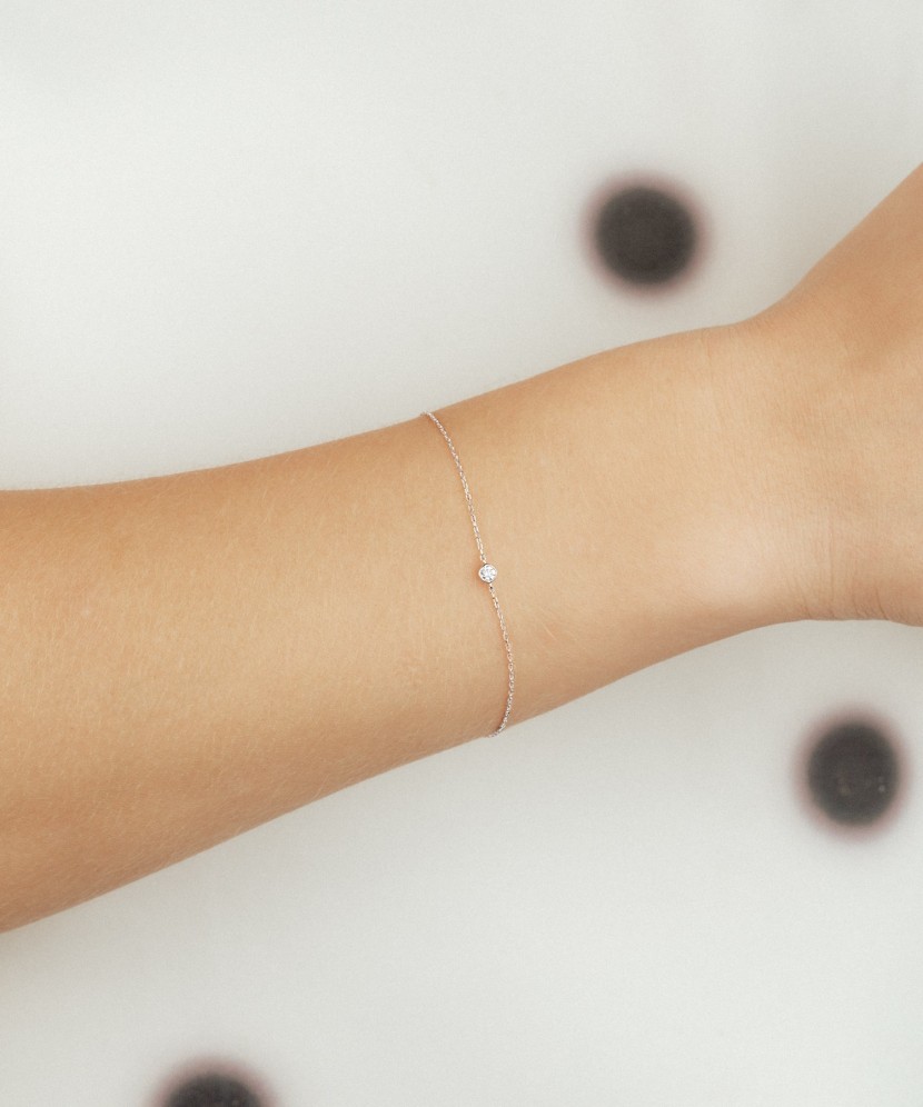 Balto aukso apyrankė su deimantais