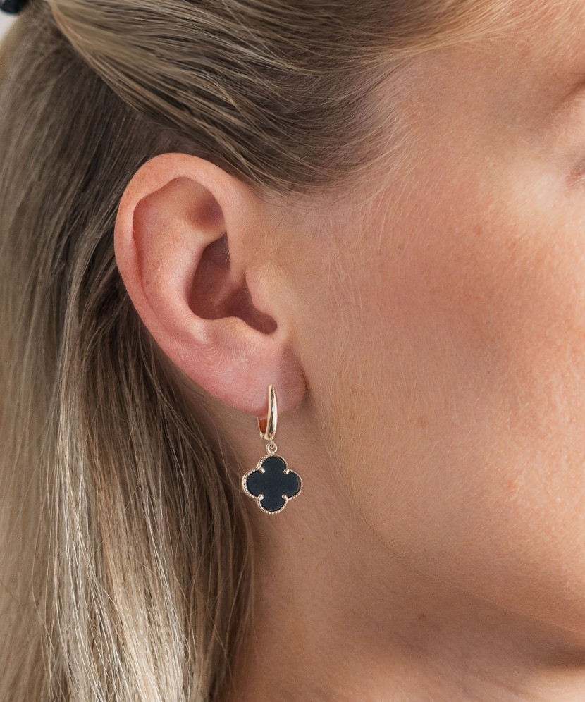 Auksiniai auskarai su oniksu