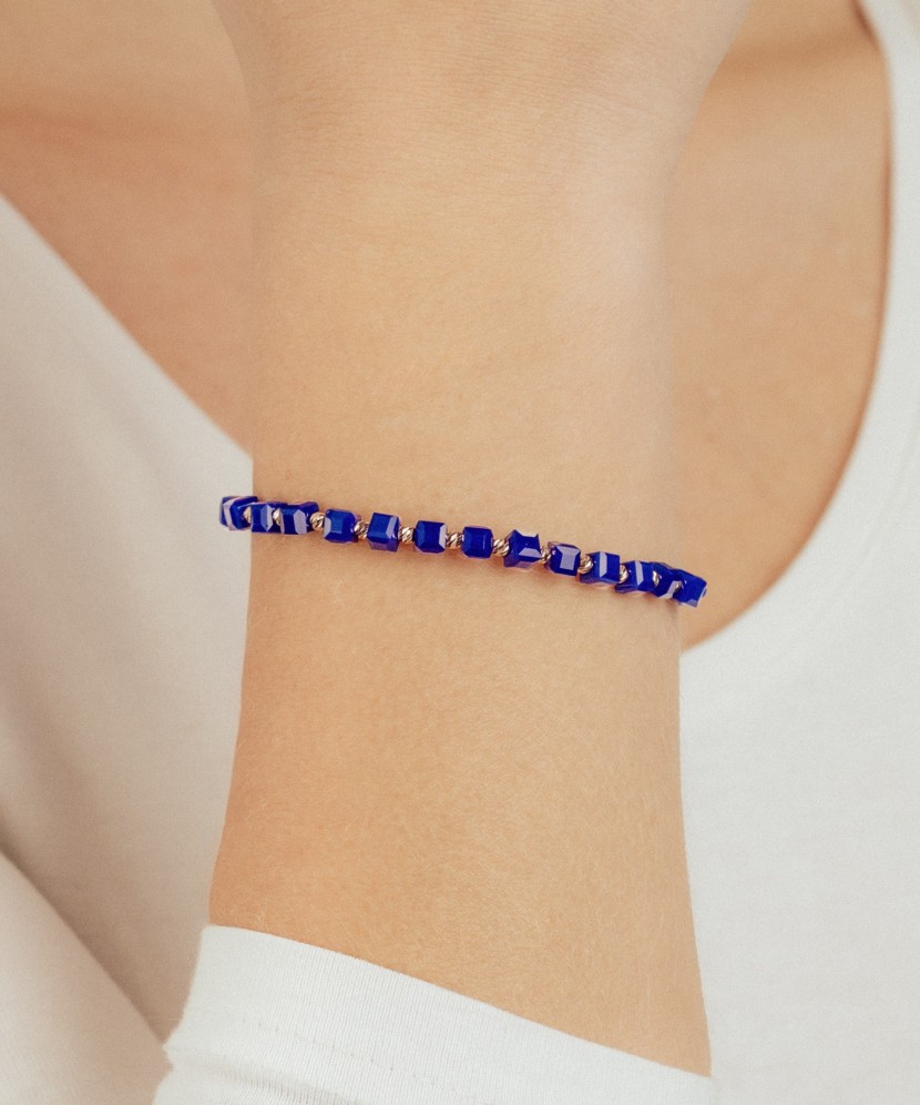 Mėlyno siūlo apyrankė su auksu ir oniksu