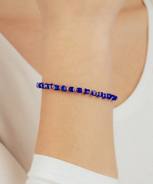 Mėlyno siūlo apyrankė su auksu ir oniksu