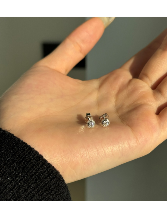 Sidabriniai auskarai su moisanitais