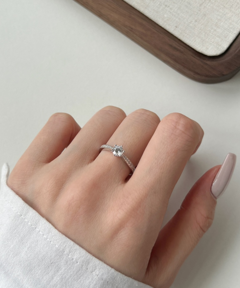 Sidabrinis žiedas su cirkoniais