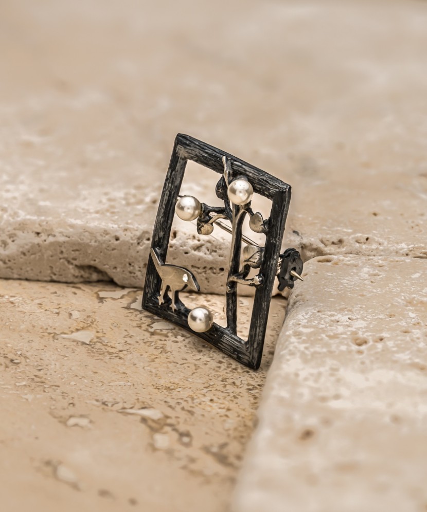 Sidabrinė sagė su perlais