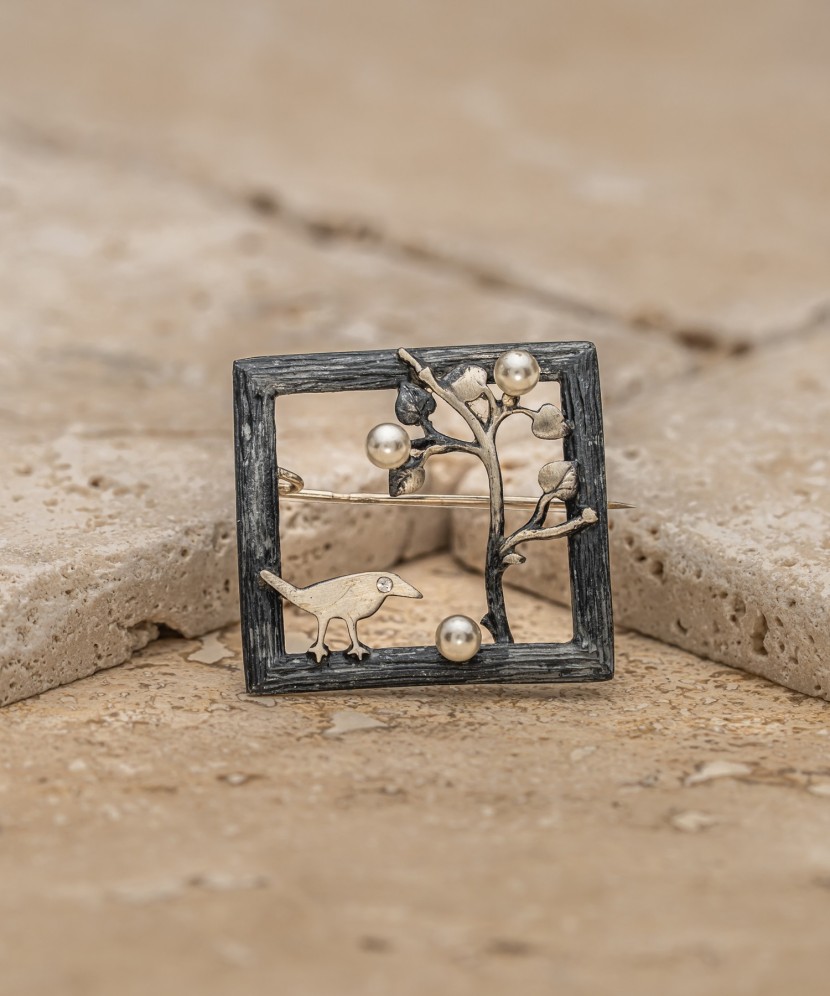 Sidabrinė sagė su perlais