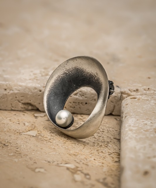 Sidabrinė sagė su perlais