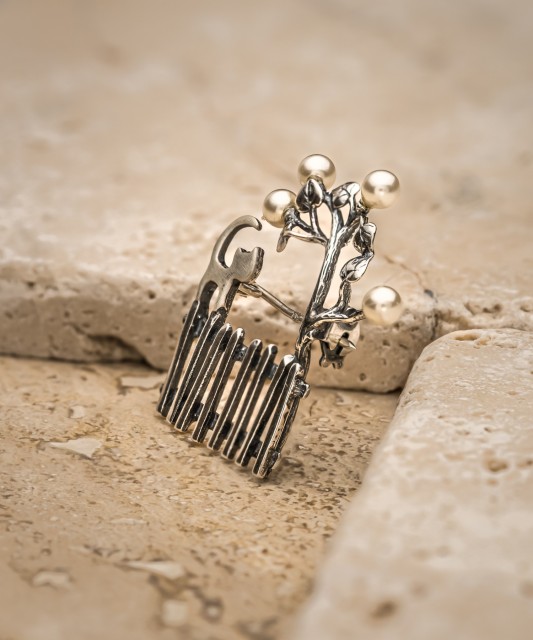 Sidabrinė sagė su perlais