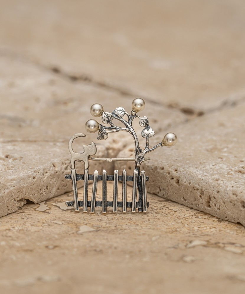 Sidabrinė sagė su perlais