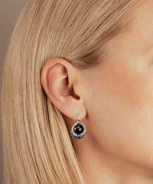 Sidabriniai auskarai su Oniksu