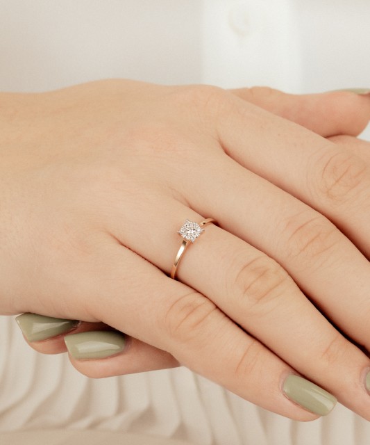 Auksinis žiedas su briliantais