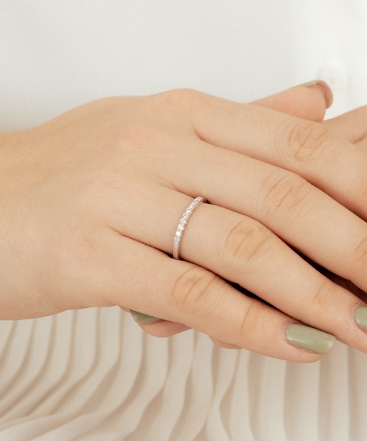 Balto aukso žiedas su briliantais