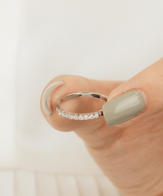 Balto aukso žiedas su briliantais (0,18ct)