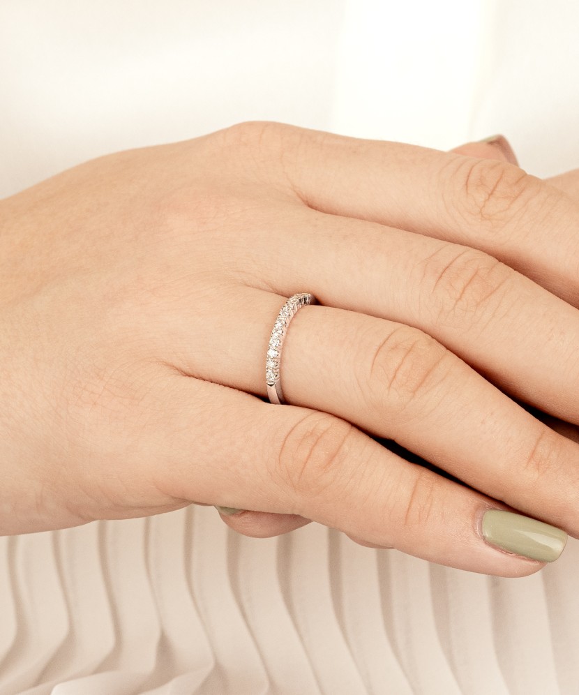 Balto aukso žiedas su briliantais (0.22ct)