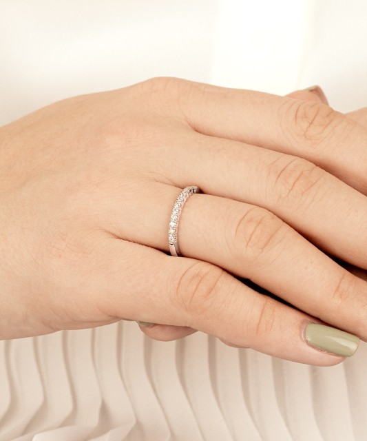 Balto aukso žiedas su briliantais (0.22ct)