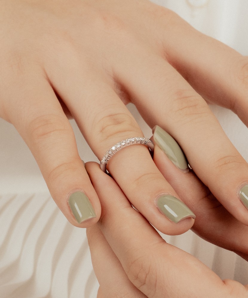 Balto aukso žiedas su briliantais (0.22ct)