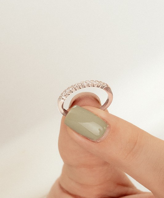 Balto aukso žiedas su briliantais (0.22ct)