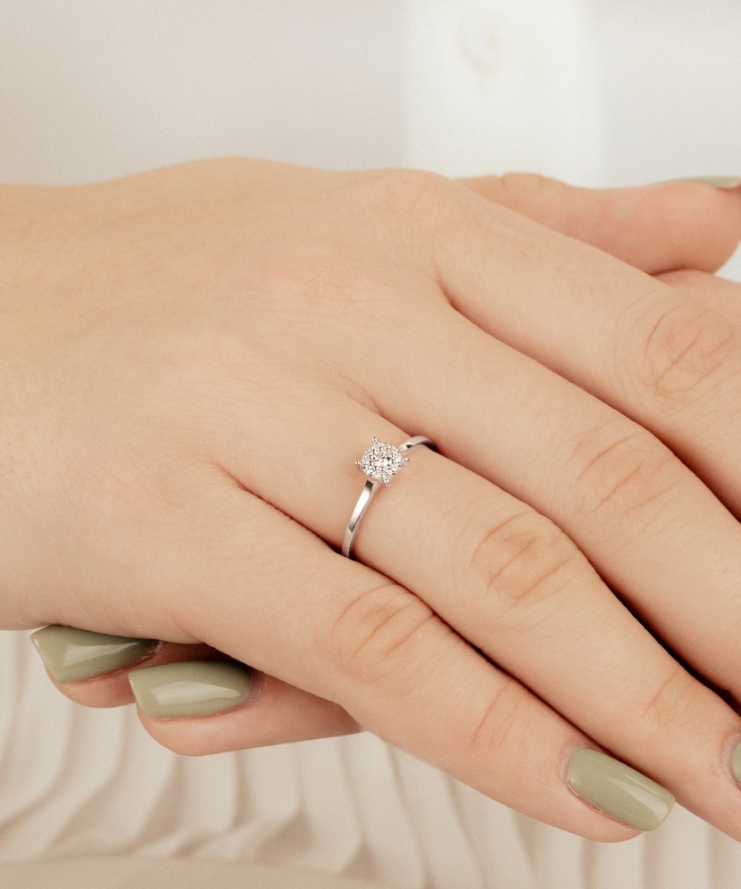 Balto aukso žiedas su briliantais