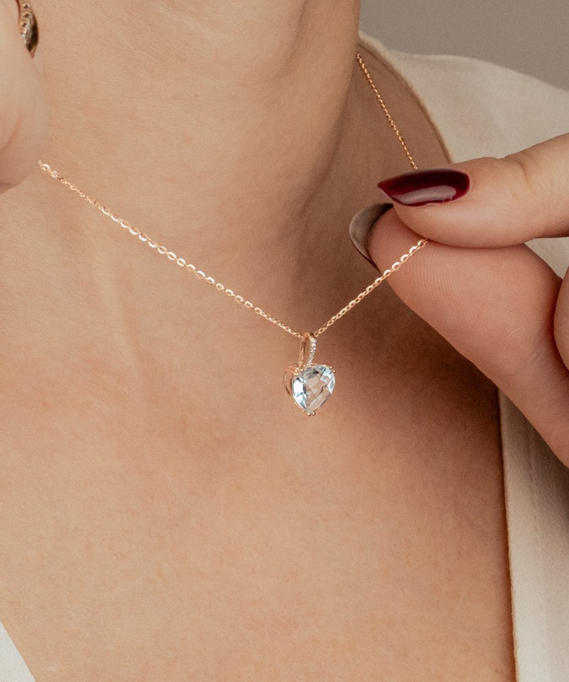 Auksinis pakabukas su deimantais ir topazu