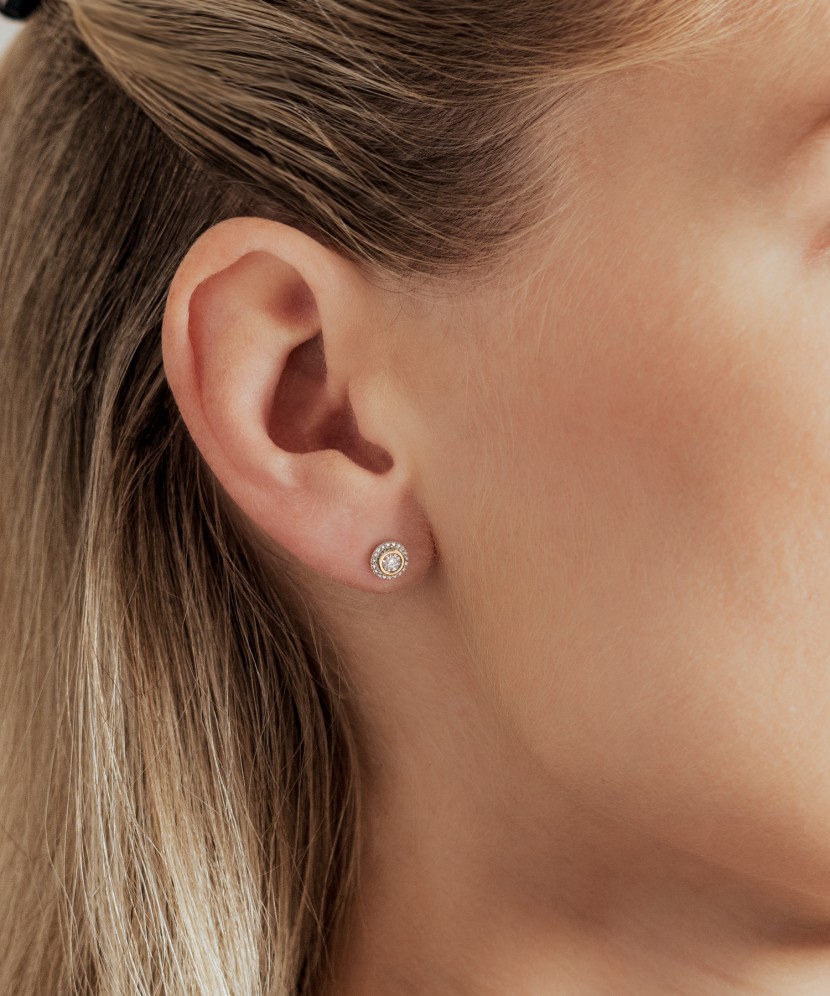 Auksiniai auskarai su deimantais