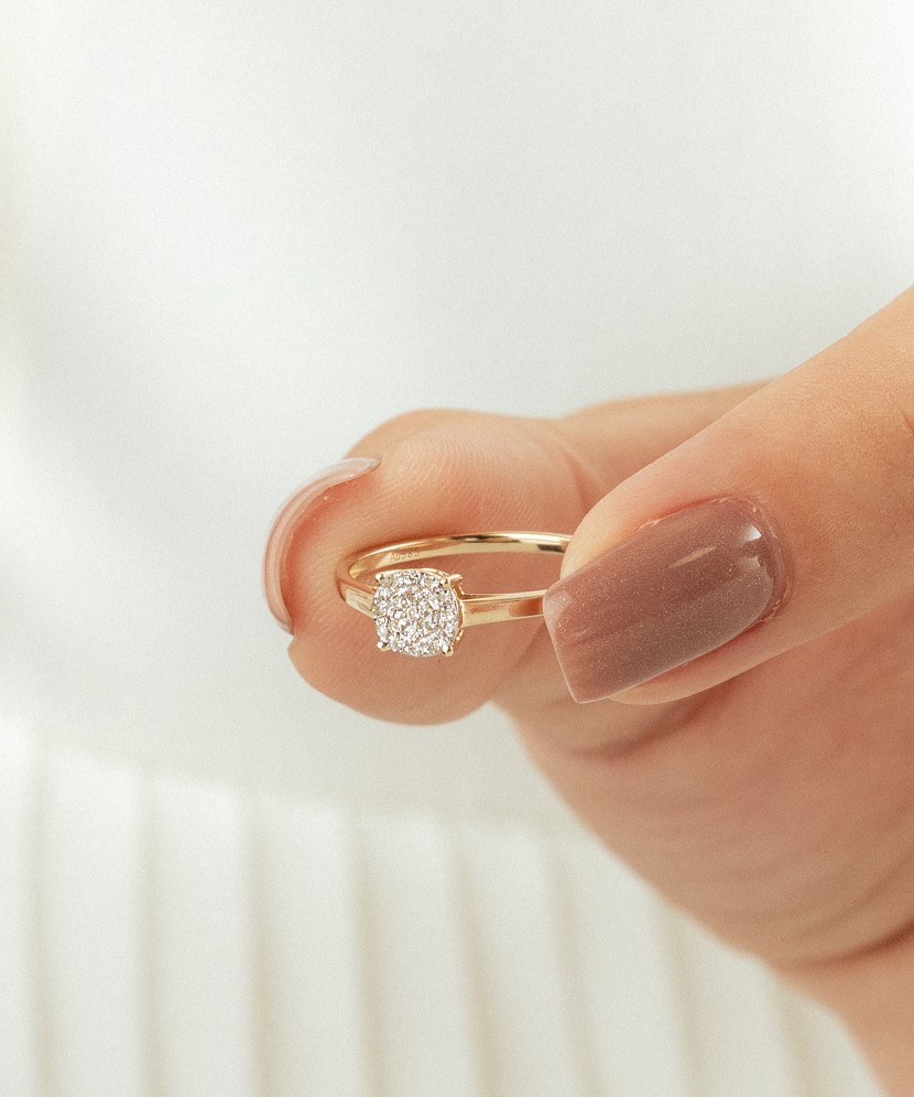 Auksinis žiedas su deimantais