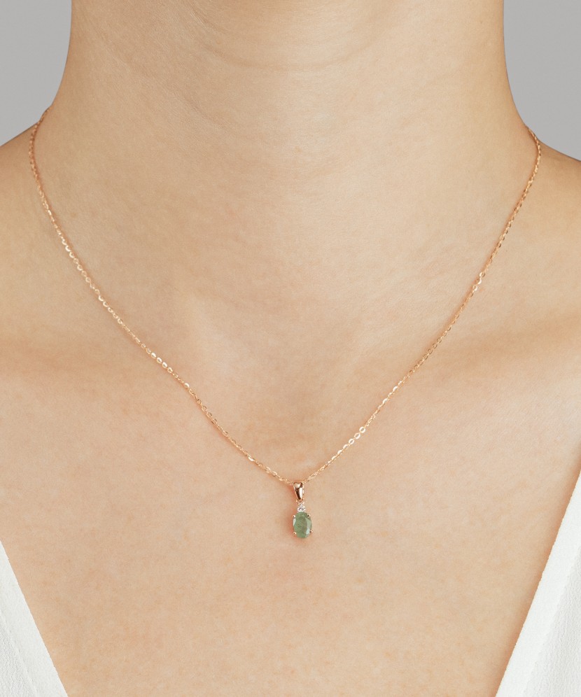 Auksinis pakabukas su smaragdu ir deimantais