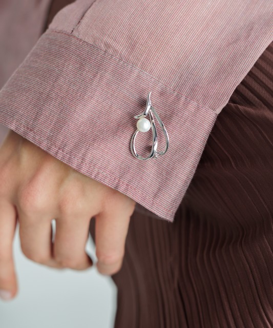 Sidabrinė sagė su perlu