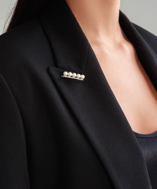 Sidabrinė sagė su perlais ir cirkoniais