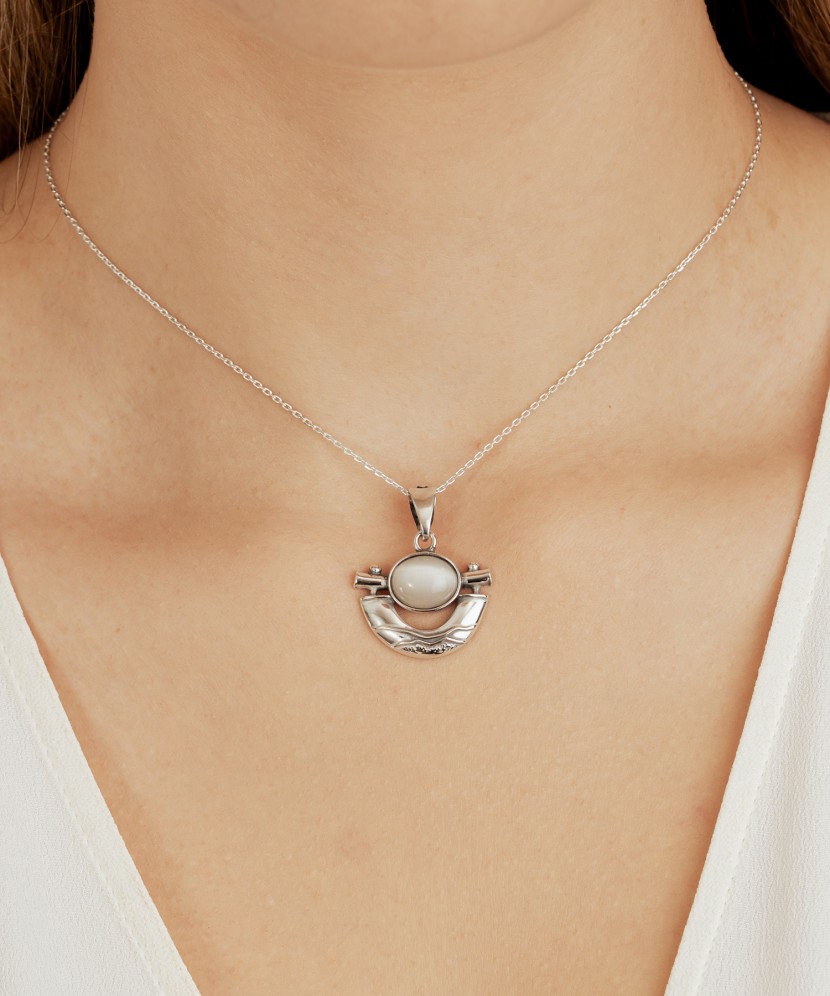 Sidabrinis pakabukas su katės akies akmeniu