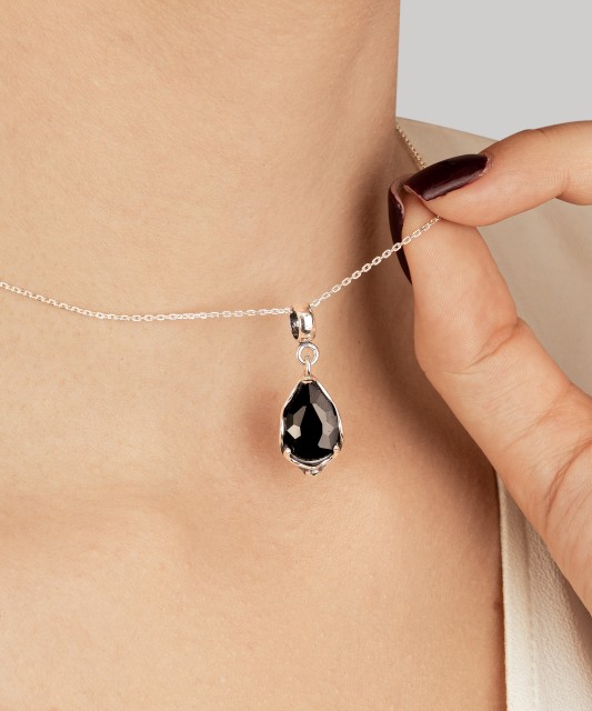 Sidabrinis pakabukas su kristalu