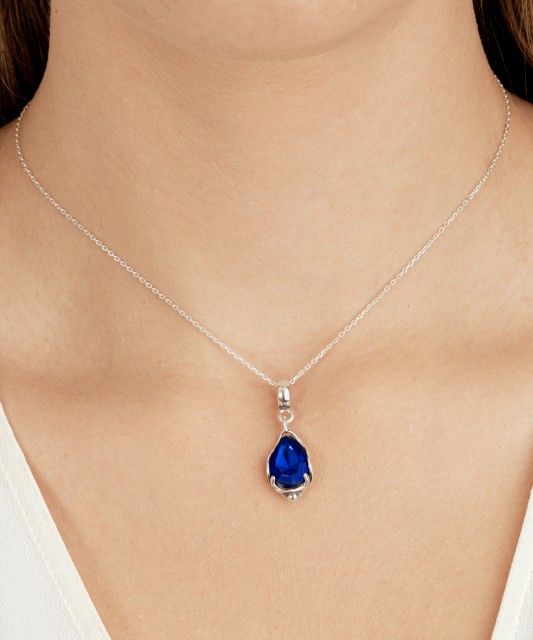 Sidabrinis pakabukas su kristalu