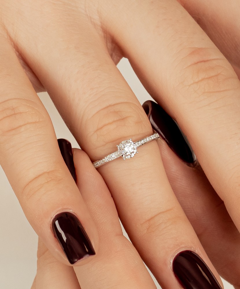 Balto aukso žiedas su deimantais