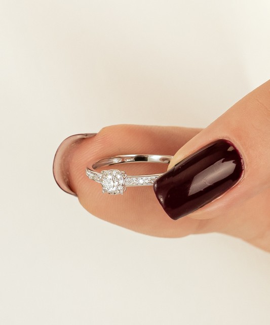 Balto aukso žiedas su deimantais