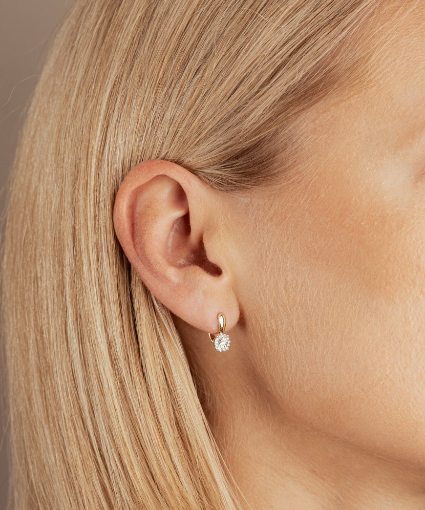 Auksiniai auskarai su demantais