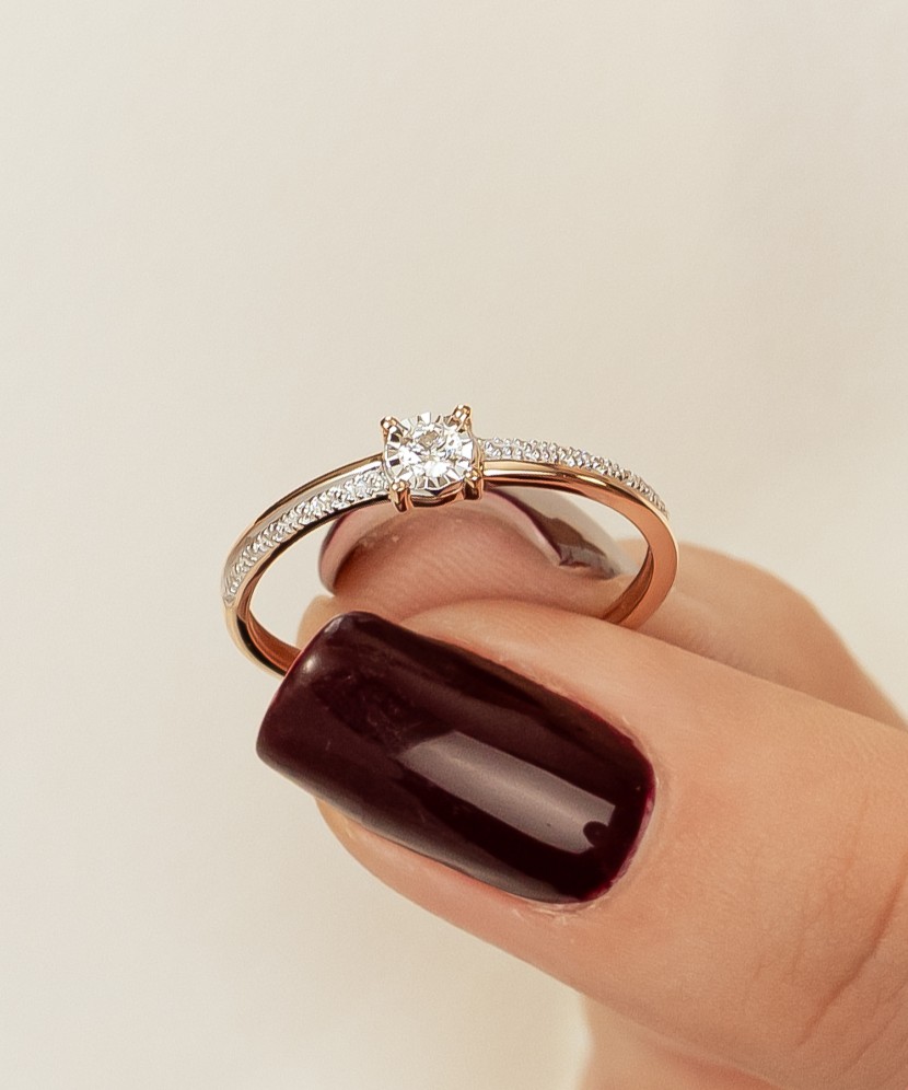 Auksinis žiedas su deimantu