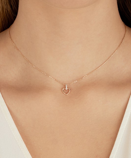 Auksinis pakabukas su deimantais "Širdelė"