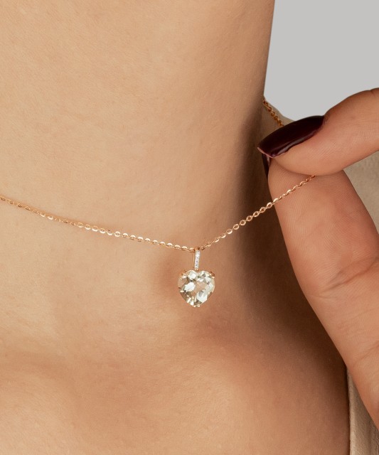 Auksinis pakabukas su žaliuoju ametistu ir deimantais