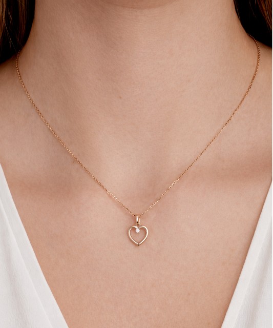 Auksinis pakabukas su deimantu