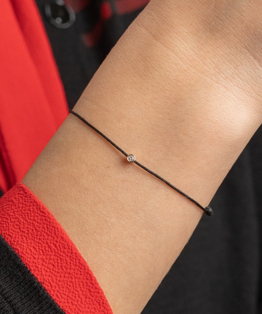Juodo siūlo apyrankė su deimantu ir auksu 0.05ct